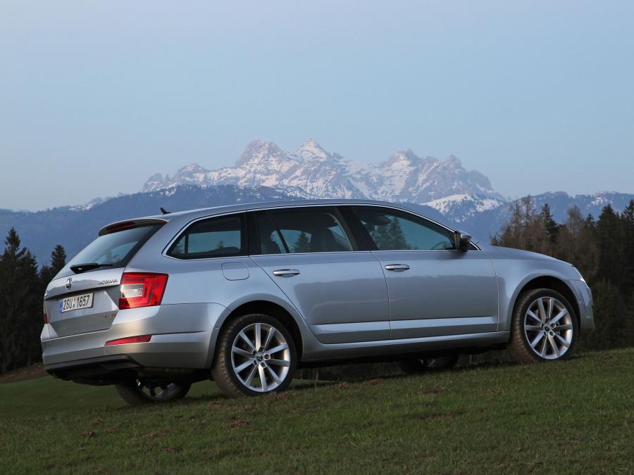 Skoda Octavia Combi 4x4 2013 года  (фото 22 из 23)